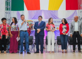 Governador se reúne com 400 trabalhadoras rurais e recebe reivindicações da Marcha das Margaridas