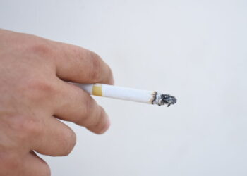 Lei estadual proíbe uso de cigarros ou similares em ambientes coletivos