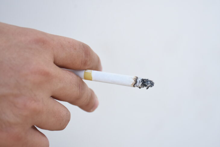 Lei estadual proíbe uso de cigarros ou similares em ambientes coletivos