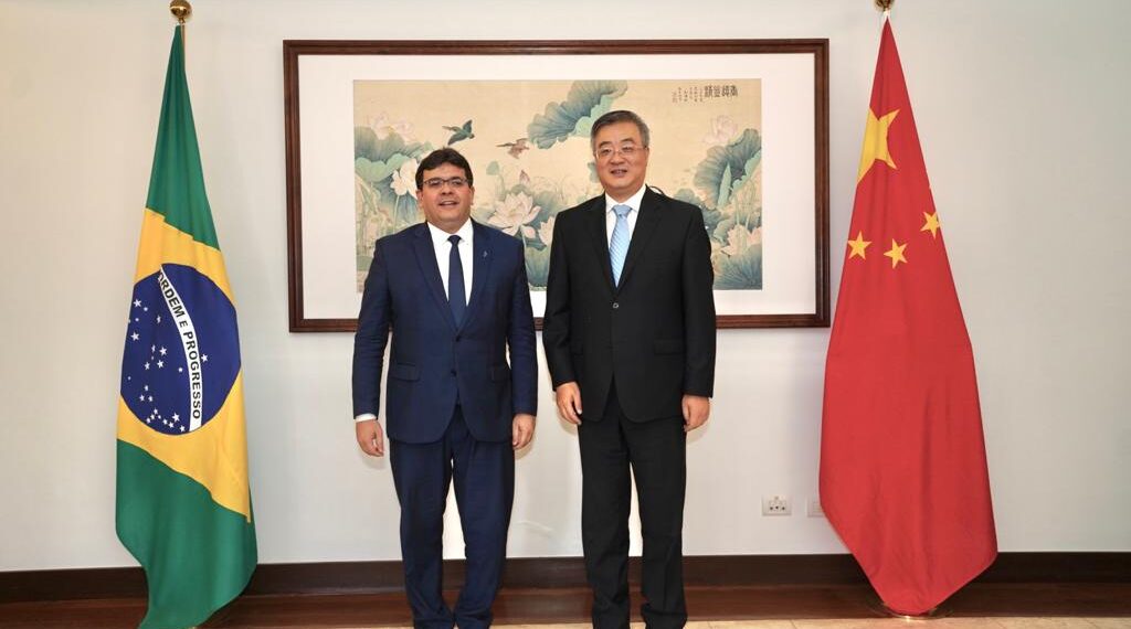 Em Brasília, governador discute viagens aos EUA e China em busca de investimentos