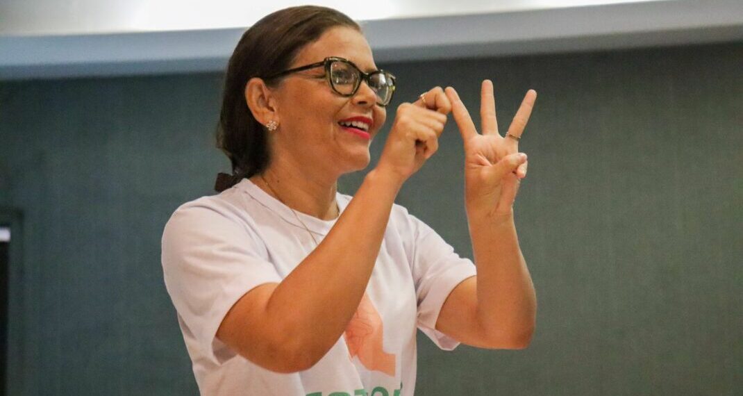 Programa Entenda Minhas Mãos: iniciado curso de Libras para servidores estaduais