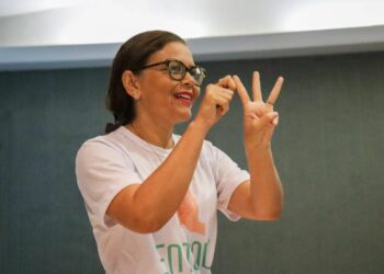 Programa Entenda Minhas Mãos: iniciado curso de Libras para servidores estaduais