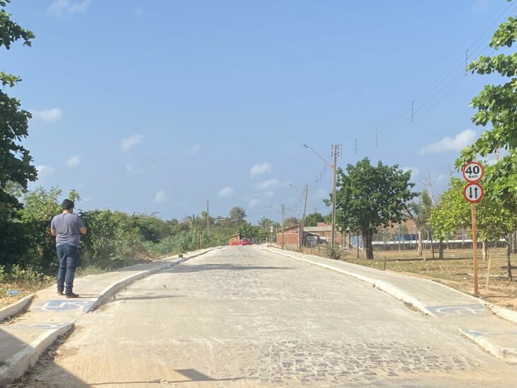 Governo do Estado executa obras de calçamento em bairros de Teresina