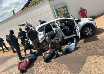 Quadrilha rouba loja de celulares em Pedro II e acabam presos em José de Freitas