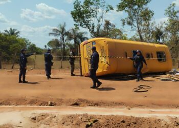 Acidente com ônibus escolar deixa vários alunos feridos e um óbito em José de Freitas
