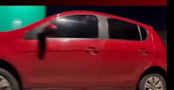 Criminosos roubam carro, colocam dono no bagageiro e realizam vários assaltos em Teresina