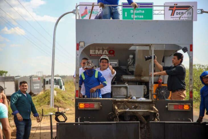 Durante visita a obras em Piracuruca, Rafael Fonteles anuncia nova estrada para o Parque de Sete Cidades