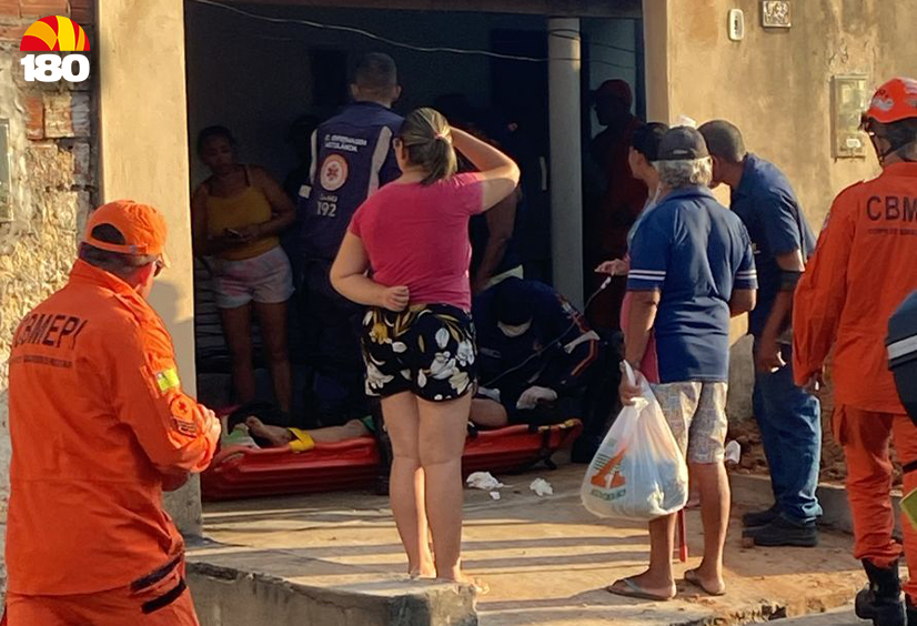 Fossa estoura, duas pessoas caem dentro e ficam feridas na Zona Sul de Teresina
