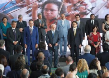“Piauí sai na frente com toda a rede estadual já com internet” diz governador no lançamento da Estratégia Nacional de Escolas Conectadas