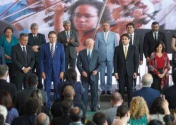 “Piauí sai na frente com toda a rede estadual já com internet” diz governador no lançamento da Estratégia Nacional de Escolas Conectadas