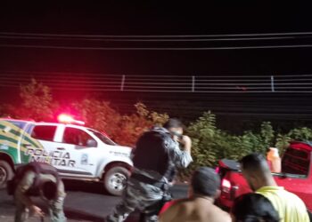 Dois homens foram presos em José de Freitas acusados de roubar um veiculo na cidade de Barras
