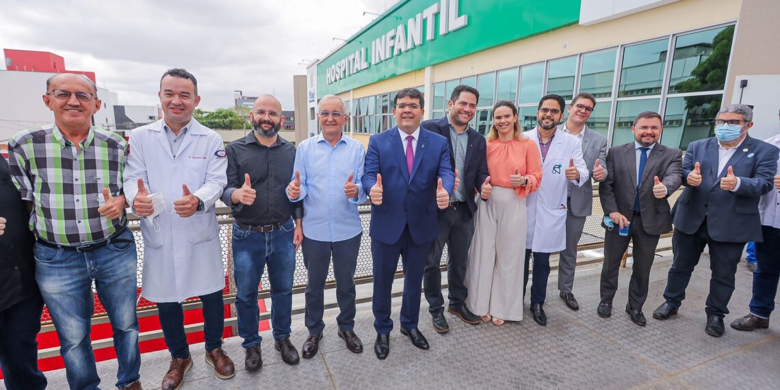 Governador visita Hospital Infantil e exalta a realização de cirurgias cardíacas em crianças no Piauí