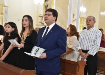 Governador participa de missa em Teresina pelos 201 anos do Piauí