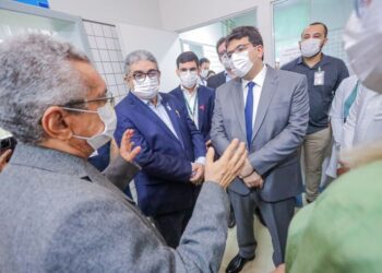 Governador visita unidade especializada em AVC no HGV e anuncia atendimento para casos de infarto