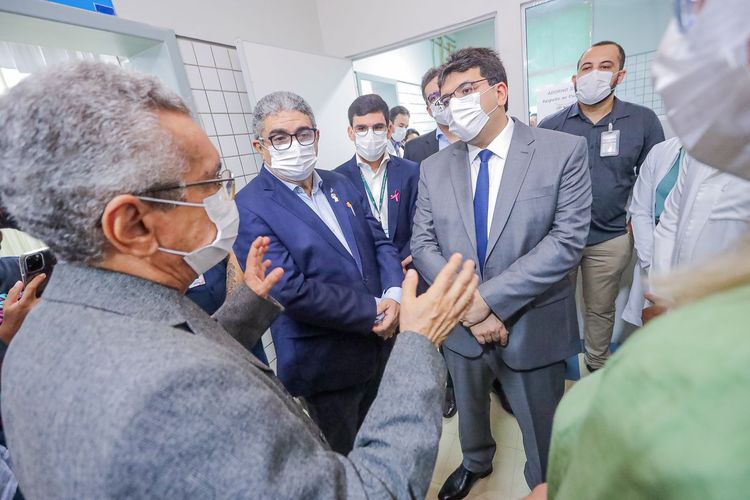 Governador visita unidade especializada em AVC no HGV e anuncia atendimento para casos de infarto