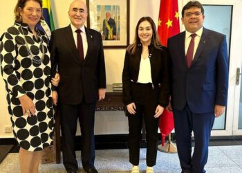 Na China, governador discute parcerias em tecnologia, produção de aço verde e minério de ferro