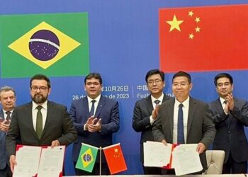 Na China, governador firma acordos para desenvolvimento do Porto de Luís Correia e da ZPE de Parnaíba