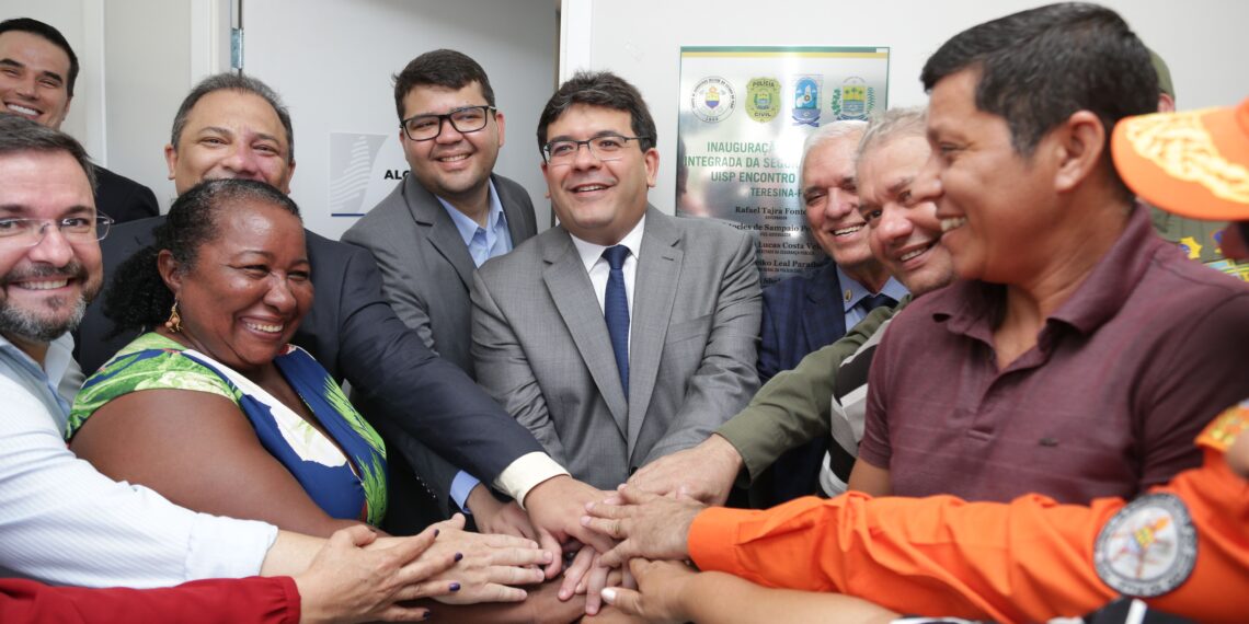 Governador inaugura unidade de segurança no Encontro dos Rios e anuncia Patrulha Cidadã nos bairros