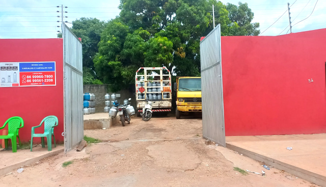 Ladrões arrombam empresa de gás em José de Freitas e furtam vários botijões e uma caminhonetenetenete