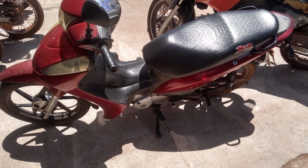 Polícia Militar recupera motocicleta roubada e apreende armas em José de Freitas
