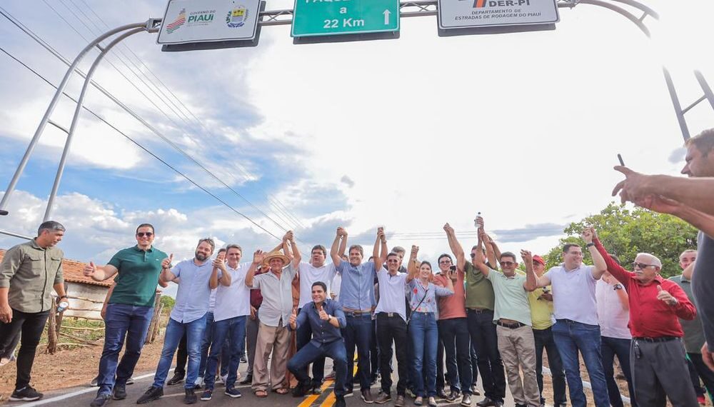 Rafael Fonteles entrega recuperação da rodovia PI-460 e visita obras de drenagem na PI-238, em Picos