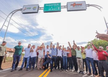 Rafael Fonteles entrega recuperação da rodovia PI-460 e visita obras de drenagem na PI-238, em Picos