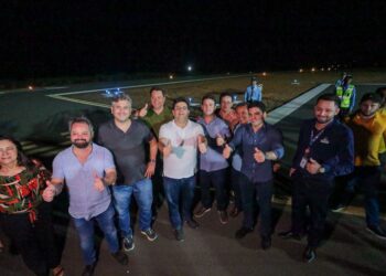 Rafael Fonteles inaugura primeiro voo noturno no aeroporto de Picos