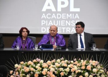 Rafael Fonteles participa da posse de Fides Angélica como primeira mulher a presidir a Academia Piauiense de Letras