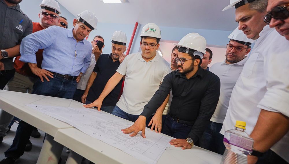 Governador visita obras de reforma da UPA de Picos