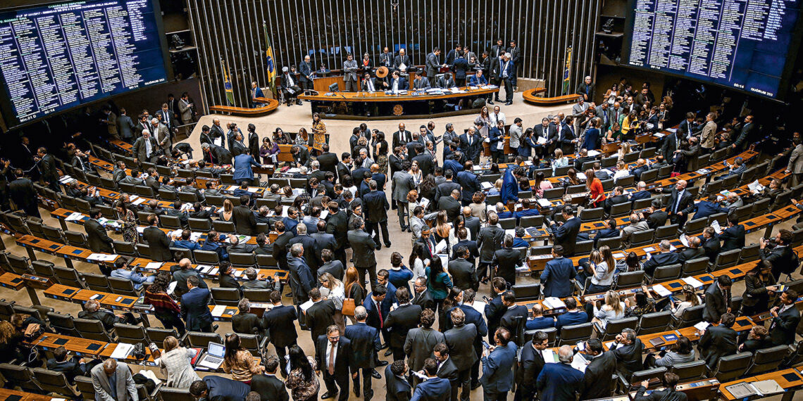 Comissão aprova pagamento de benefício para mulheres que se separarem após sofrer agressão