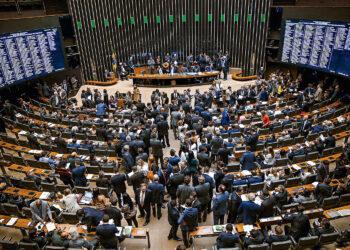 Comissão aprova pagamento de benefício para mulheres que se separarem após sofrer agressão