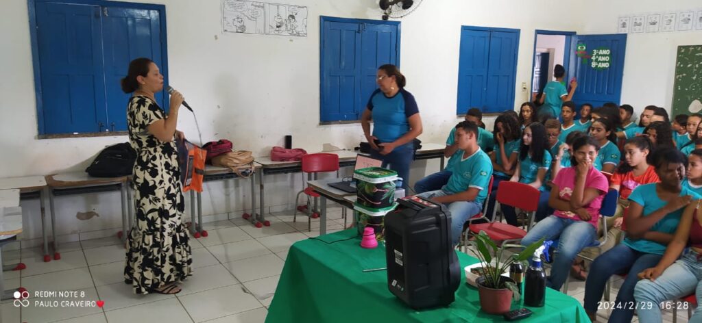 Alunos da Escola Estevam Joaquim de Sousa Assistem Palestra Sobre Ecologia Humana e Sustentabilidade