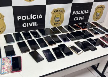 Mulher é presa em barreira policial com 43 aparelhos celulares roubados em José de Freitas