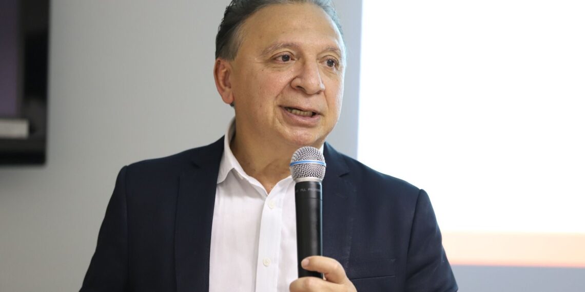 Governo anuncia reajuste linear de 5,35% para servidores e fim do redutor de 15% para cargos comissionados