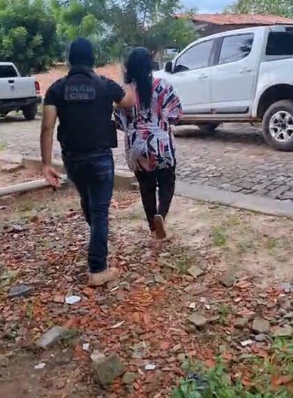 Suspeita de identificar vítima de homicídio e facilitar crime durante festa em José de Freitas é presa