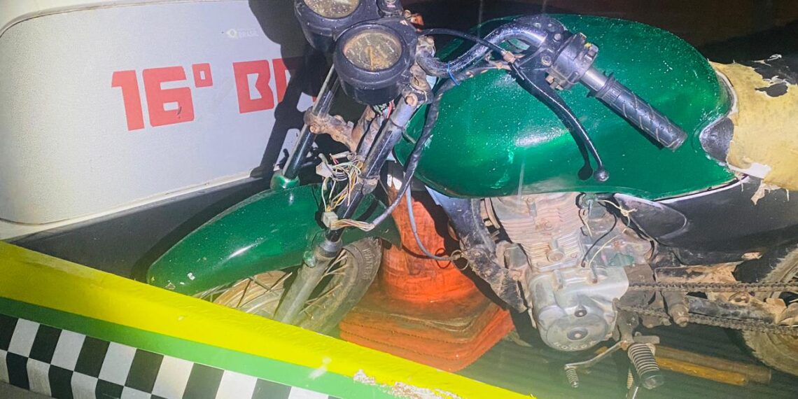 Motocicleta furtada é recuperada pela polícia militar 16º BPM na cidade de Lagoa Alegre.