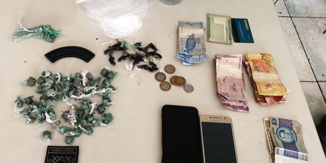 Polícia militar prende dois homens e apreende drogas em José de Freitas