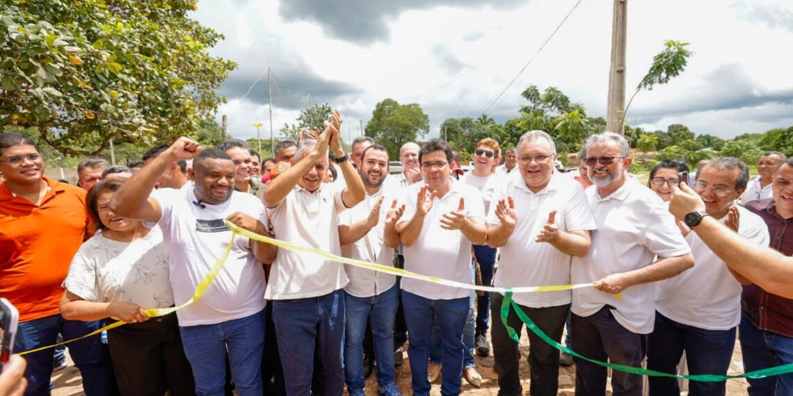 Em Campo Maior, governador inaugura trecho da PI-115 , calçamento e recuperação de barragem