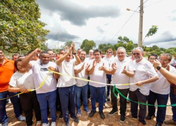 Em Campo Maior, governador inaugura trecho da PI-115 , calçamento e recuperação de barragem