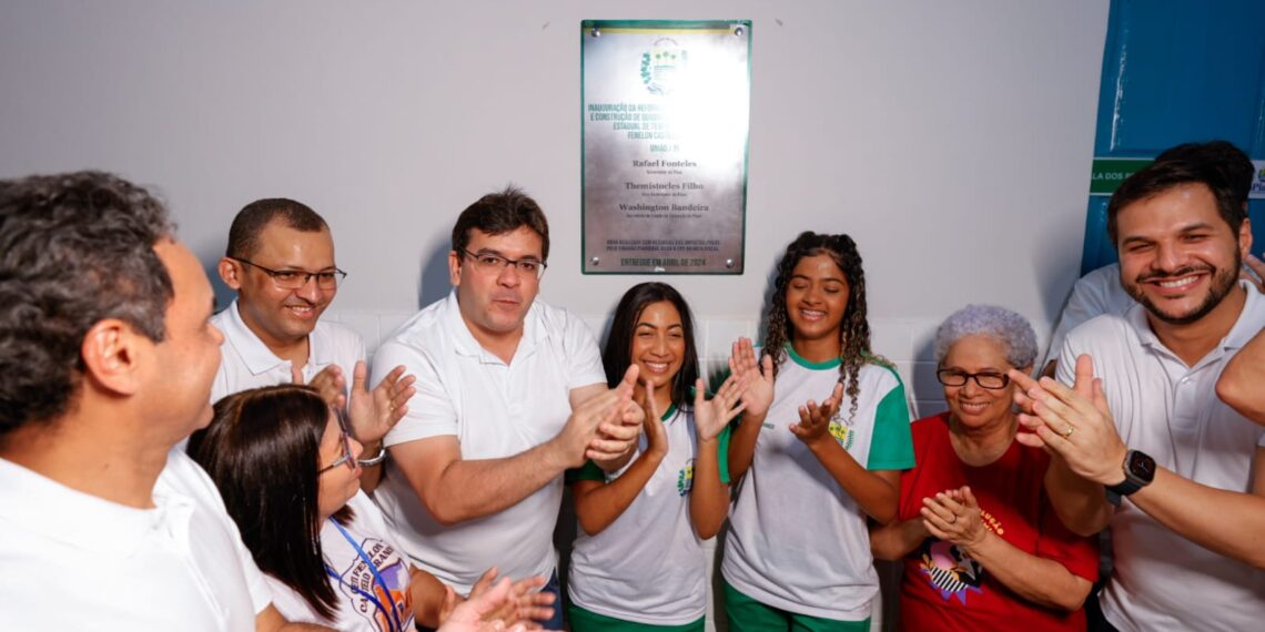 Em União, governador entrega reforma de escola de tempo integral com investimento de R$ 3 milhões