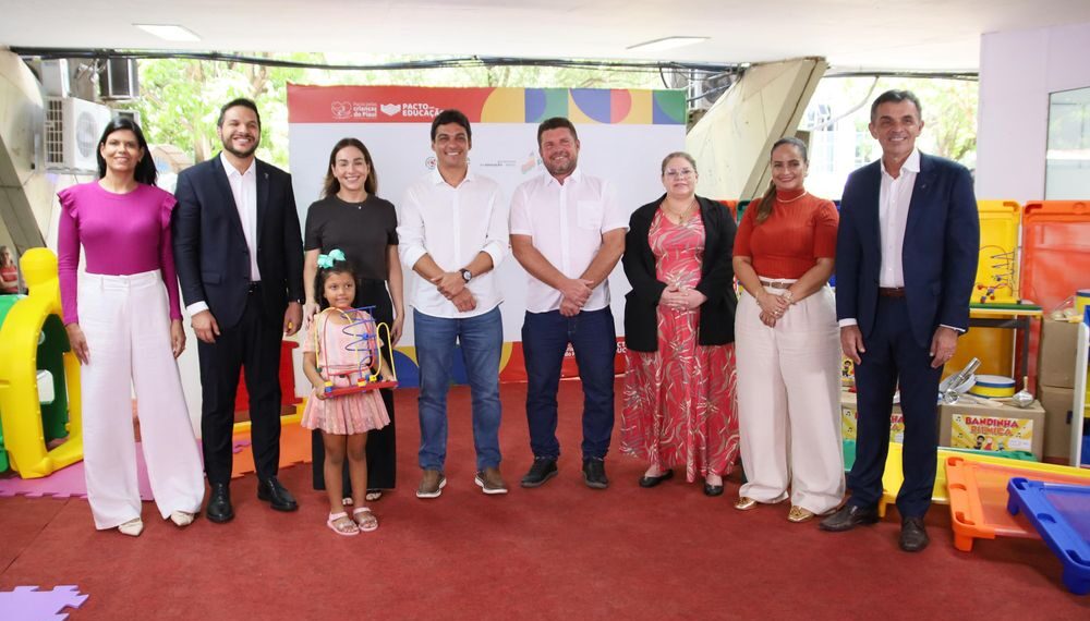 Primeira-dama Isabel Fonteles e secretário da Educação entregam Kit Creche para Angical do Piauí