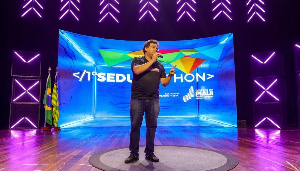 Rafael premia 50 estudantes com viagem internacional e anuncia 300 intercambistas nos próximos dois anos de Seduckathon,