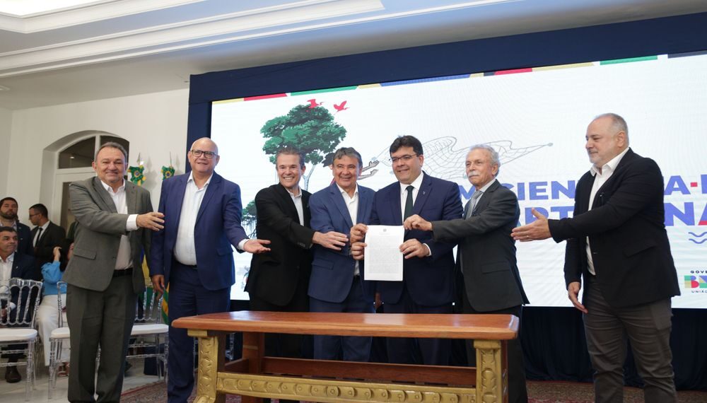 Rafael Fonteles e ministro da Pesca ofertam 100 bolsas para estudantes filhos de pescadores no Piauí