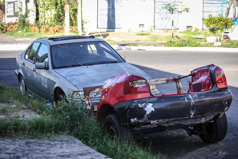 Cerca de 500 veículos estacionados em via pública há mais de dez dias podem ser rebocados