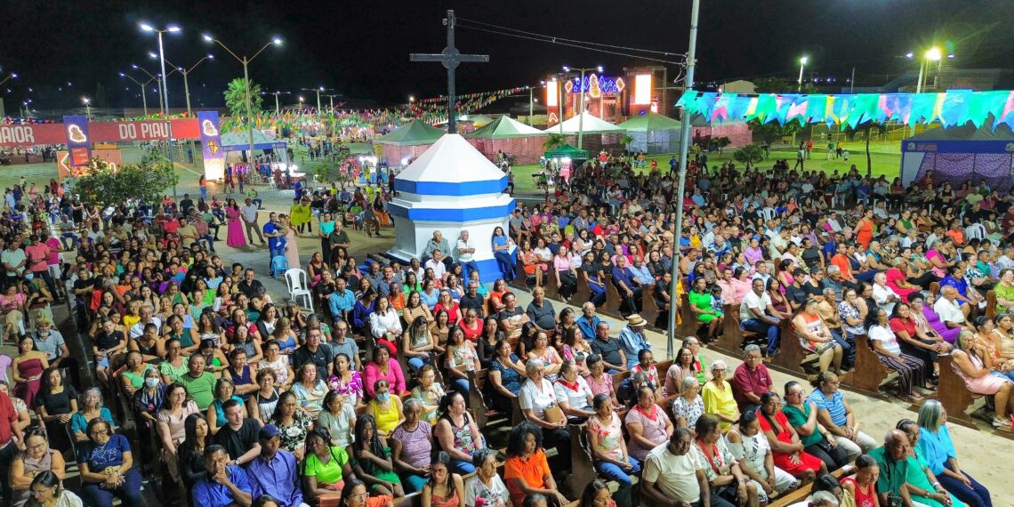Rafael Fonteles prestigia tradicional festejo na cidade de São João do Piauí