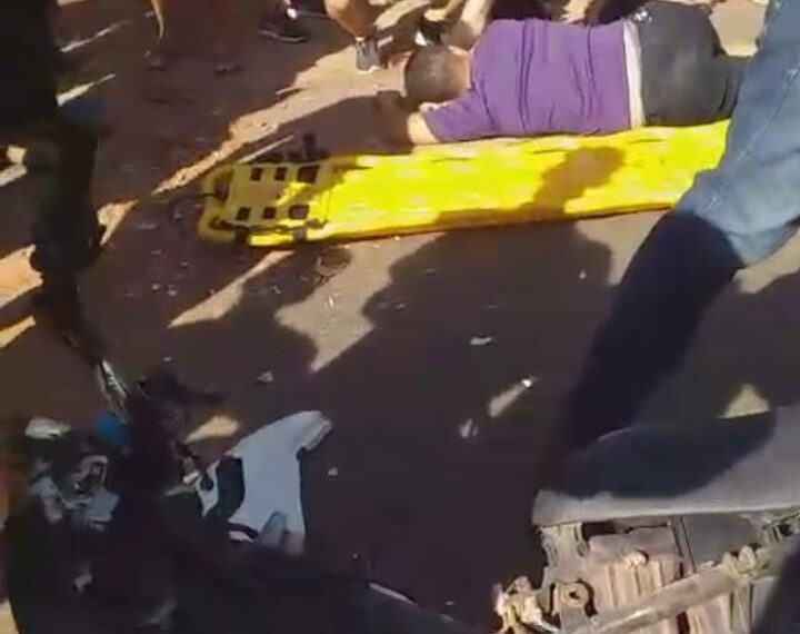 Acidente envolvendo uma motocicleta e um automóvel deixa jovem ferido em José de Freitas
