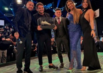 Empresário maranhense arremata chuteira de Neymar banhada a ouro por R$1,4 milhão