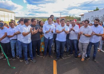 Rafael Fonteles inaugura trecho da PI-120 que liga São Miguel do Tapuio a Pimenteiras