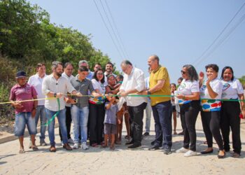Governo do Estado entrega 3,3 mil metros de calçamento em Parnaíba através do OPA