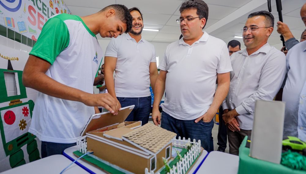 Rafael Fonteles inaugura reforma e modernização de escola em Água Branca